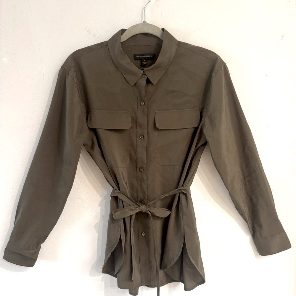 Banana Republic medium Utility shacket blouse in olive green NWOT long sleeves